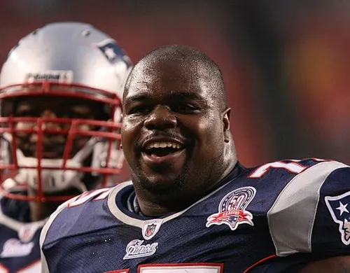 512px-Vince-Wilfork_8-28-09_Patriots-vs-Redskins
