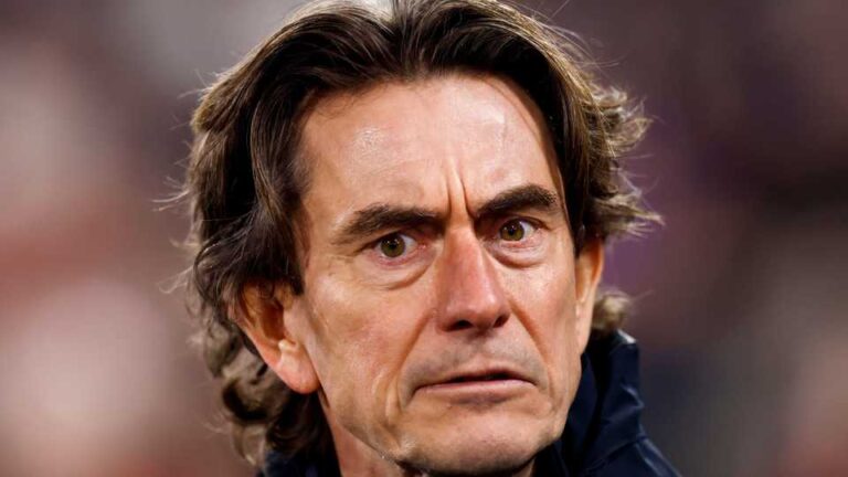 thomas-frank-on-the-touchline